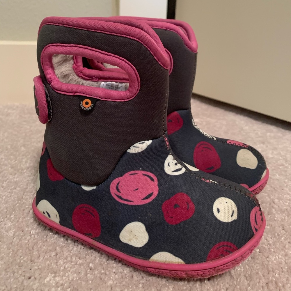 Toddler size 8 Bogs winter snow boots